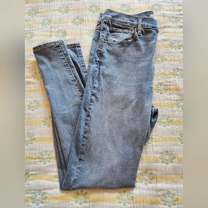 Women's Mile High Super Skinny Levis🫣